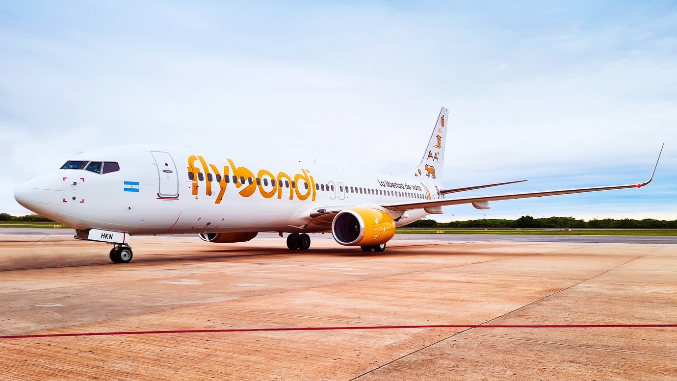 Flybondi ofrece junto a Aerocare el servicio de escolta  médica único en la región